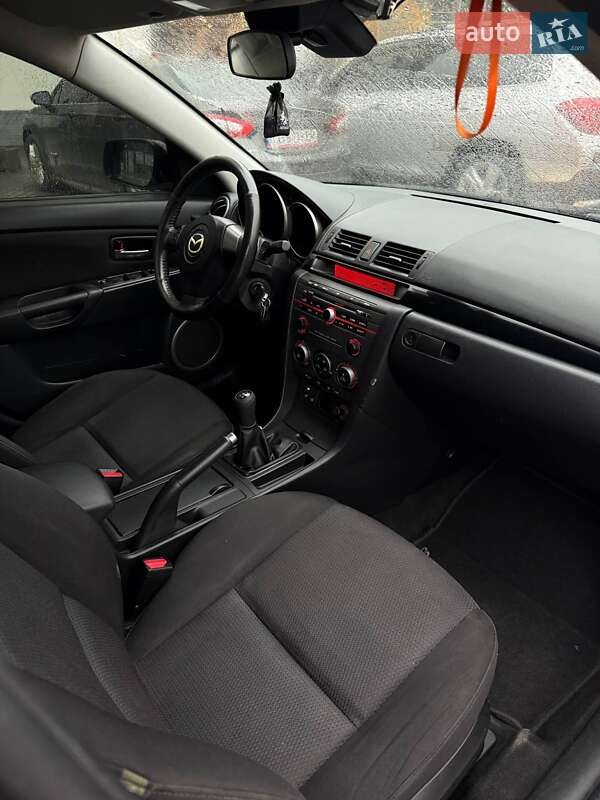 Седан Mazda 3 2008 в Чернівцях