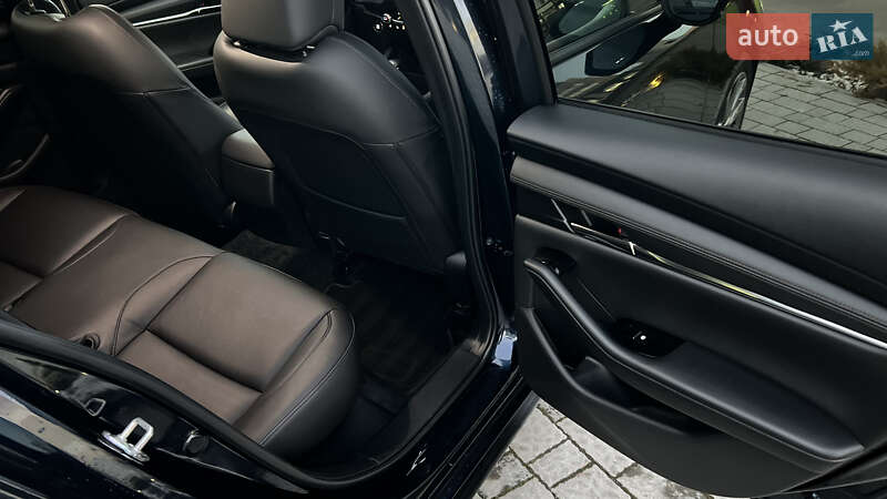 Седан Mazda 3 2022 в Львові