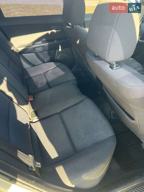 Хетчбек Mazda 3 2004 в Міжгір'ї