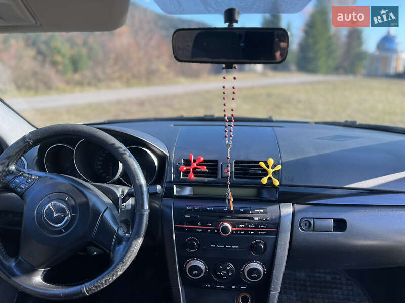 Хетчбек Mazda 3 2004 в Міжгір'ї