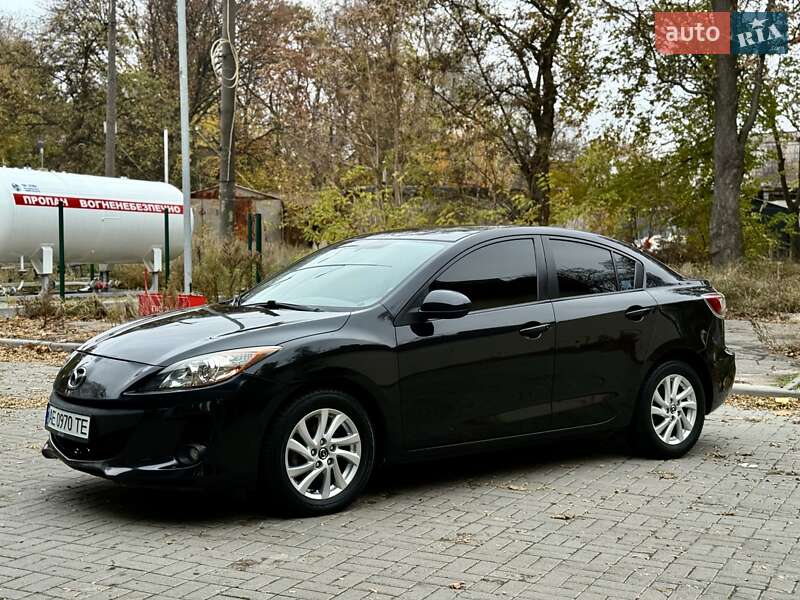 Седан Mazda 3 2013 в Дніпрі