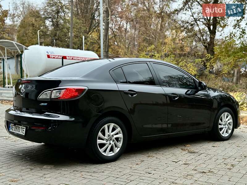 Седан Mazda 3 2013 в Дніпрі