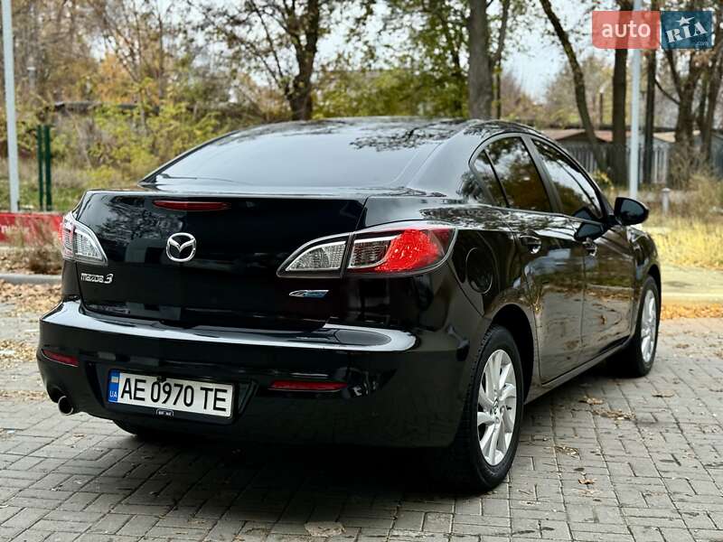 Седан Mazda 3 2013 в Дніпрі