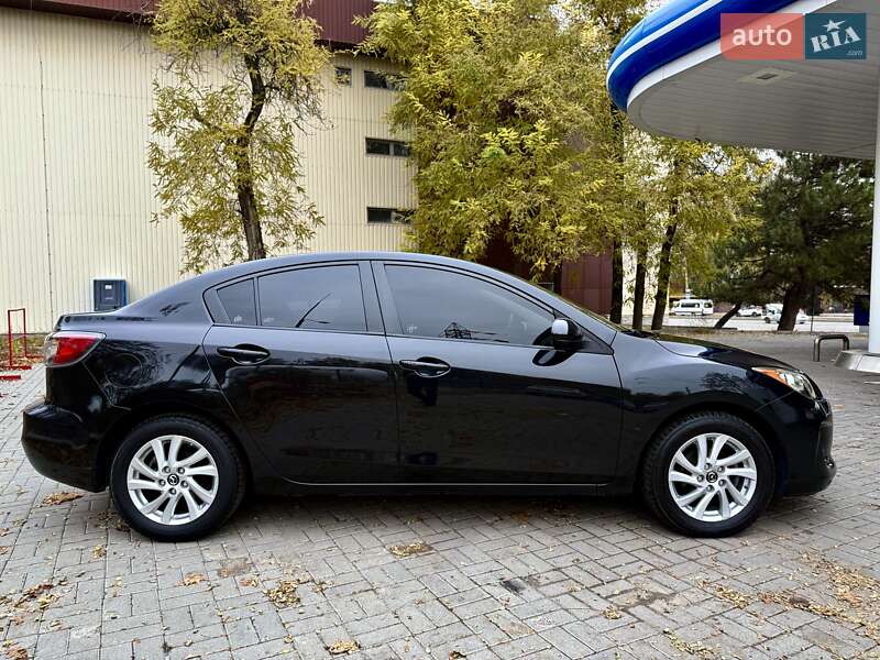 Седан Mazda 3 2013 в Дніпрі
