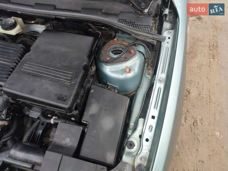 Седан Mazda 3 2004 в Черновцах