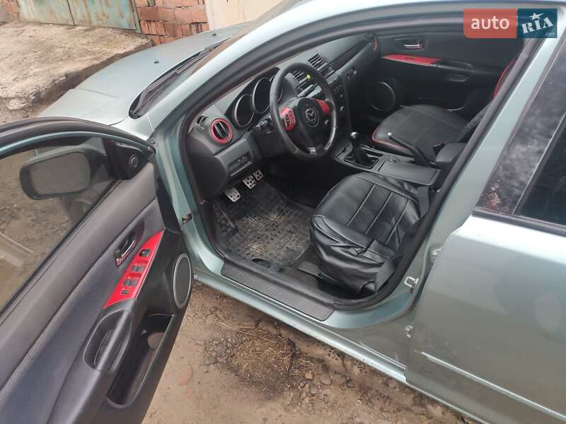 Седан Mazda 3 2004 в Черновцах