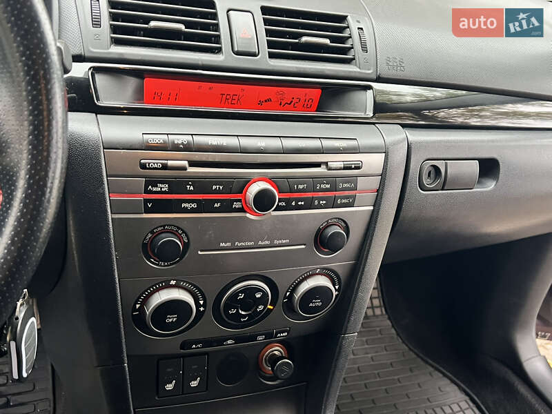 Седан Mazda 3 2007 в Ровно