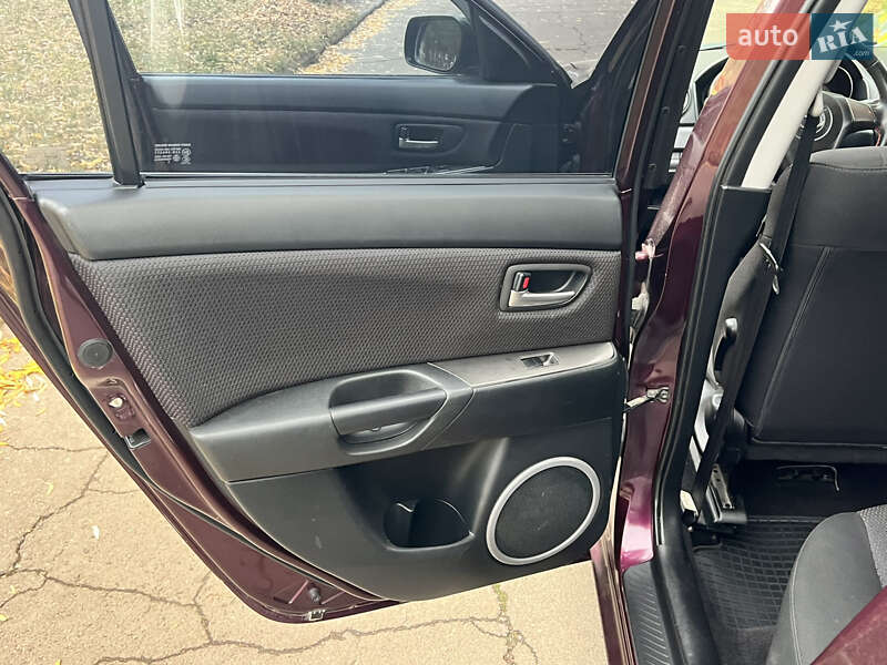 Седан Mazda 3 2007 в Ровно