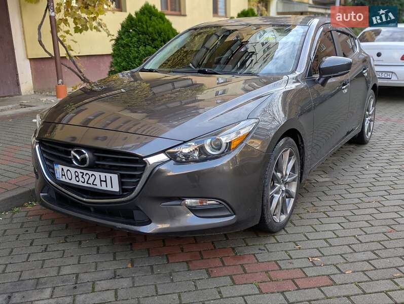 Хетчбек Mazda 3 2018 в Ужгороді
