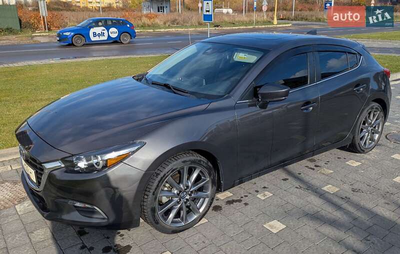 Хетчбек Mazda 3 2018 в Ужгороді