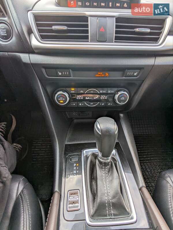 Хетчбек Mazda 3 2018 в Ужгороді