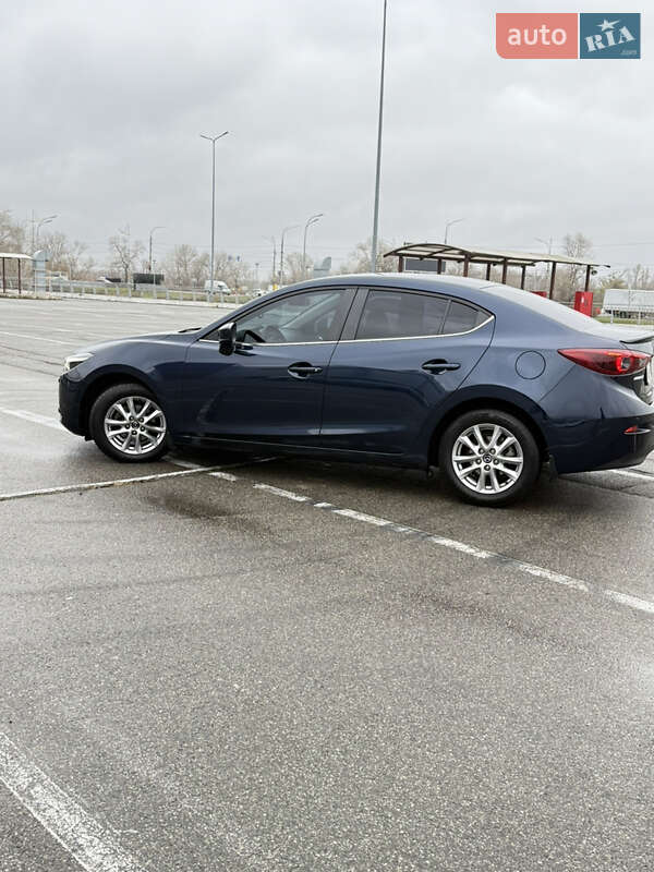 Седан Mazda 3 2017 в Киеве