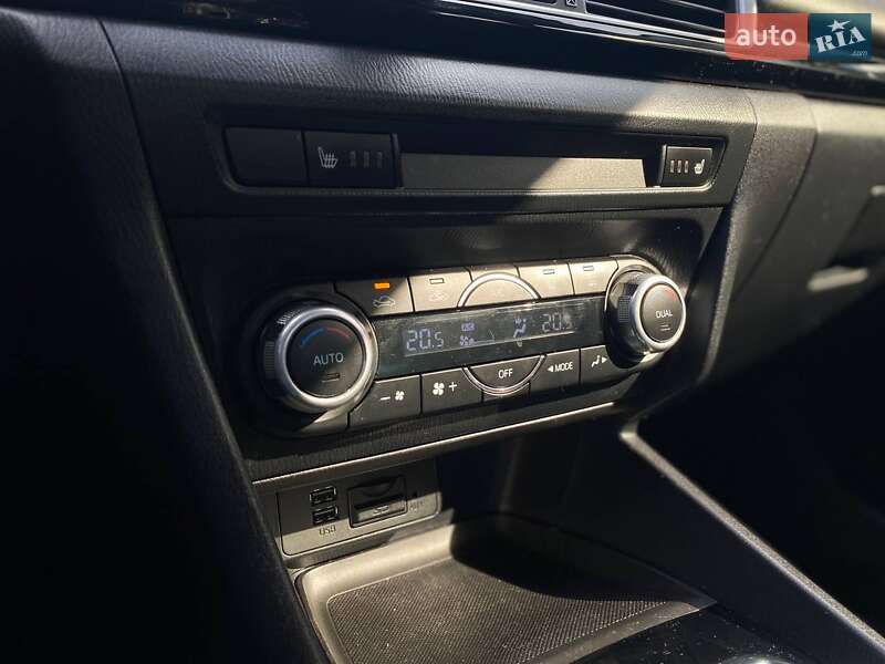 Седан Mazda 3 2014 в Києві