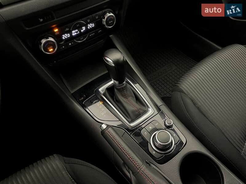 Хэтчбек Mazda 3 2018 в Киеве