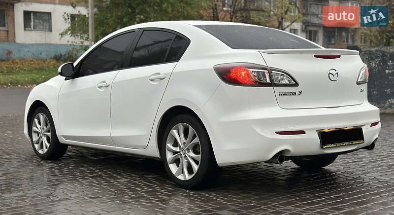 Седан Mazda 3 2010 в Дніпрі