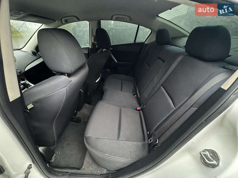 Седан Mazda 3 2010 в Дніпрі