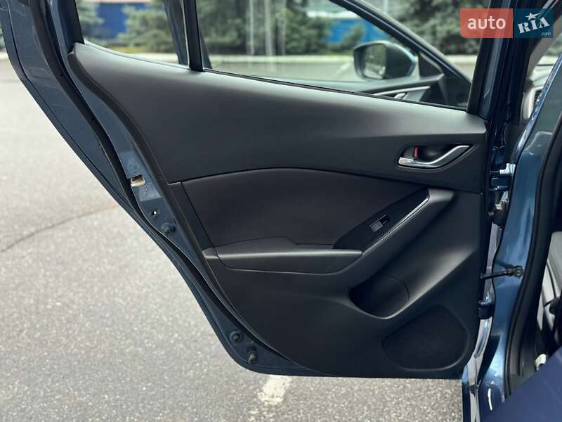 Седан Mazda 3 2017 в Києві фото 45 Седан Mazda 3 2017 в Києві
