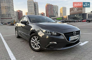 Седан Mazda 3 2016 в Киеве