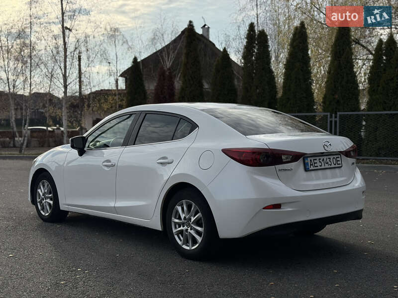 Седан Mazda 3 2016 в Смілі