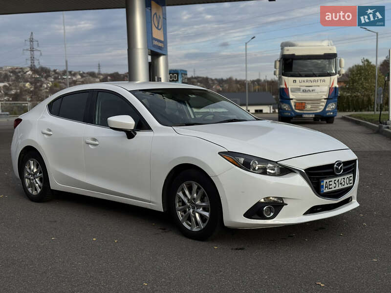Седан Mazda 3 2016 в Смілі