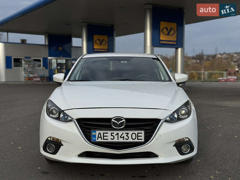 Седан Mazda 3 2016 в Смілі
