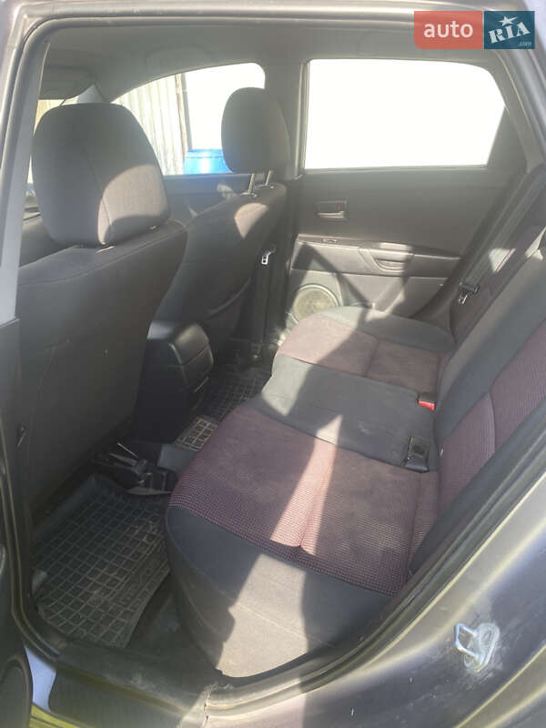Седан Mazda 3 2004 в Чернівцях