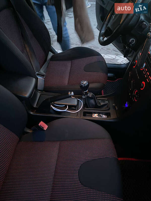 Хетчбек Mazda 3 2005 в Нововолинську фото 5 Хетчбек Mazda 3 2005 в Нововолинську