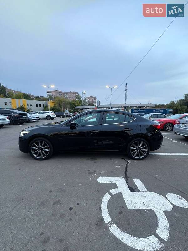 Седан Mazda 3 2018 в Дніпрі