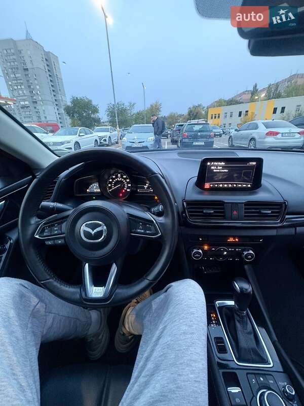 Седан Mazda 3 2018 в Дніпрі