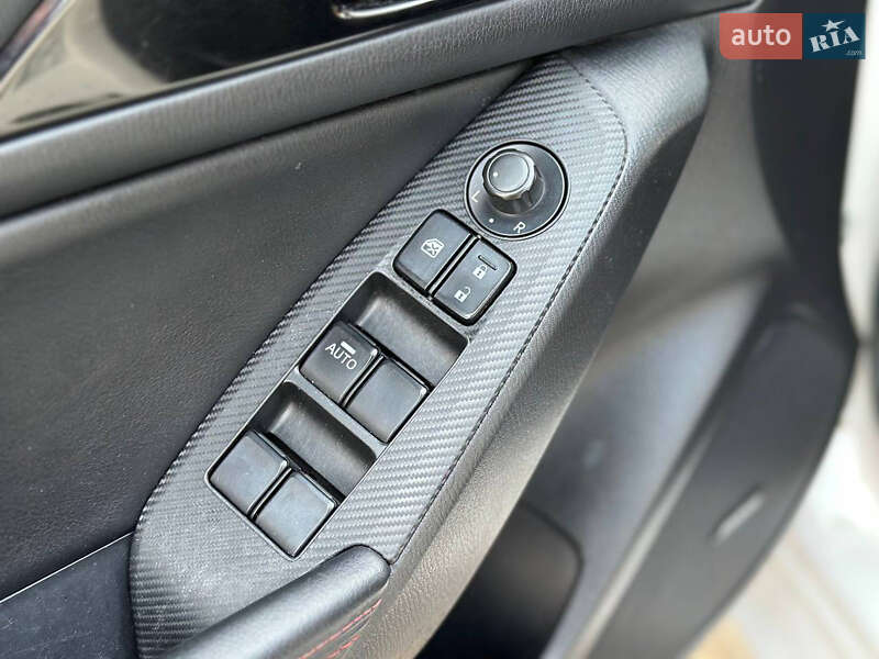 Седан Mazda 3 2014 в Днепре