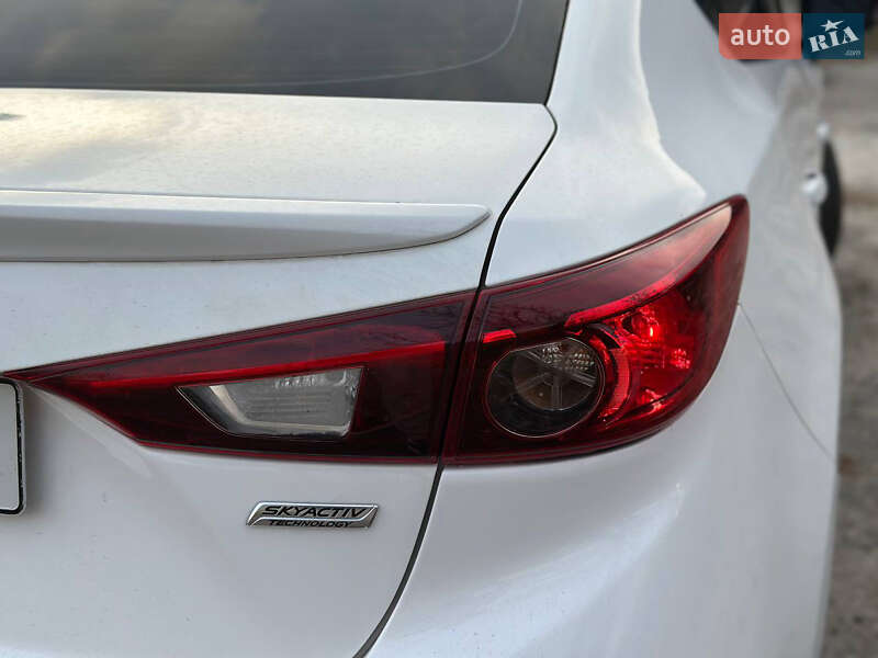 Седан Mazda 3 2014 в Днепре