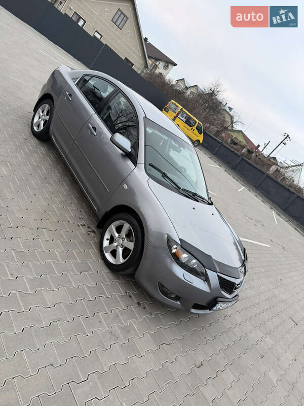 Седан Mazda 3 2005 в Чернівцях