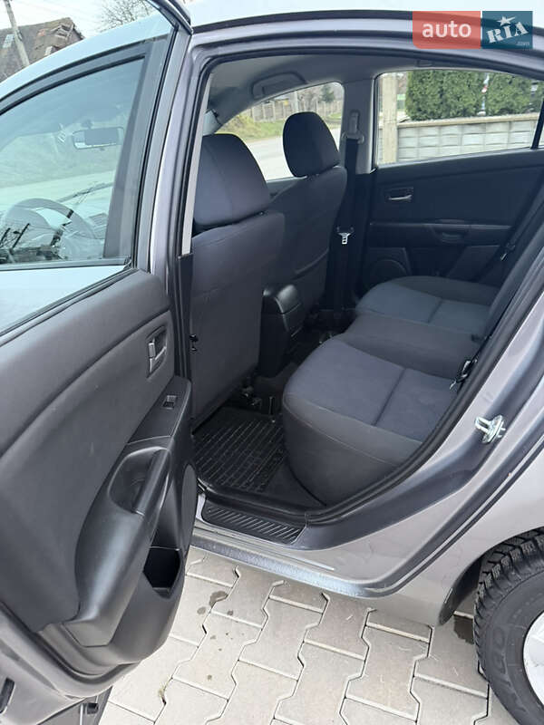 Седан Mazda 3 2005 в Чернівцях
