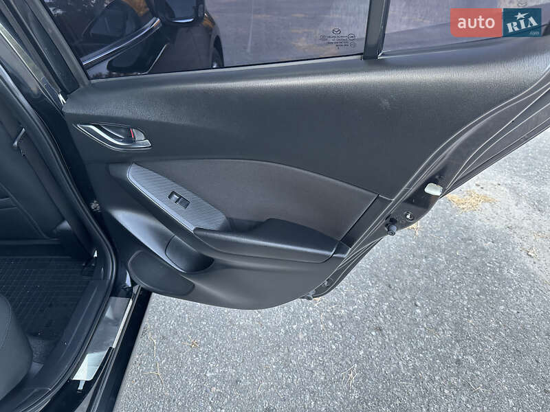 Хэтчбек Mazda 3 2016 в Киеве