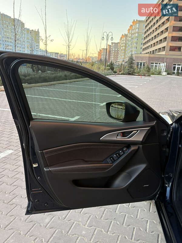Седан Mazda 3 2018 в Киеве фото 19 Седан Mazda 3 2018 в Киеве