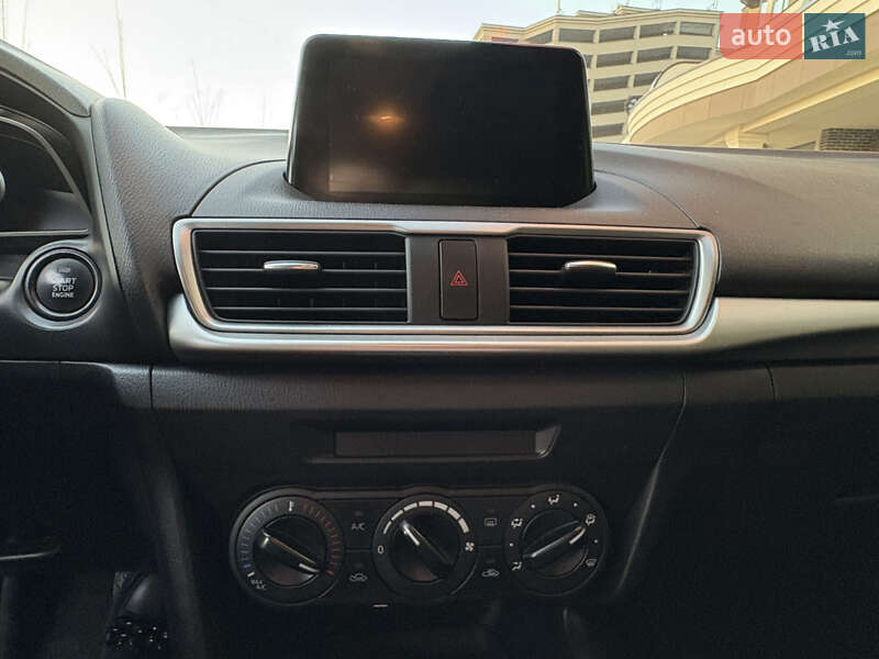 Седан Mazda 3 2018 в Киеве фото 28 Седан Mazda 3 2018 в Киеве