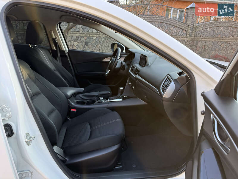 Седан Mazda 3 2017 в Киеве