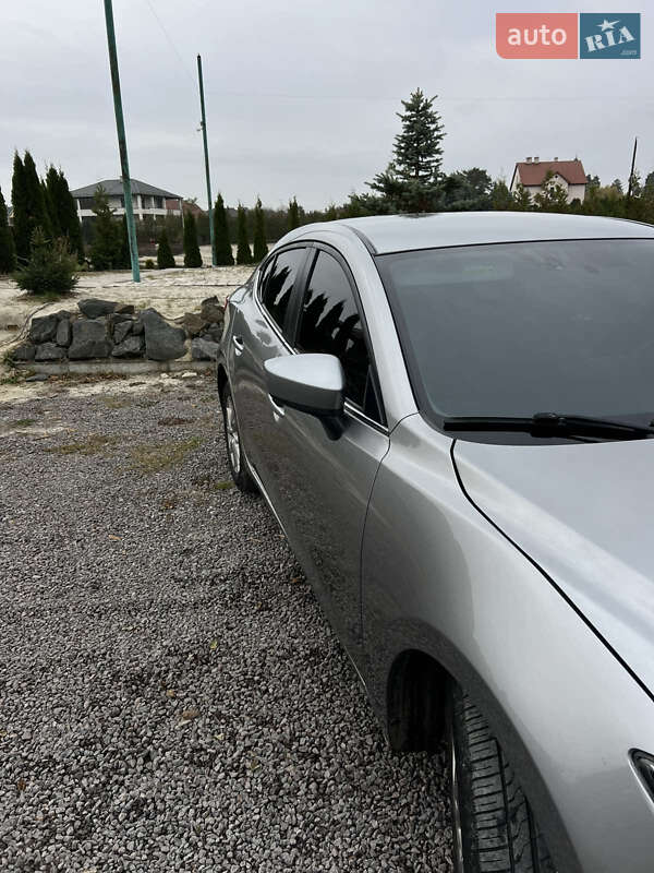 Седан Mazda 3 2016 в Николаеве