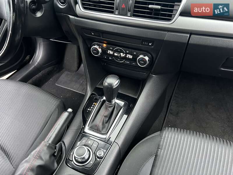 Седан Mazda 3 2016 в Києві