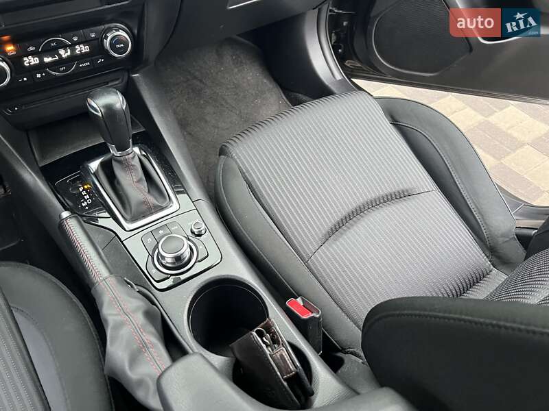 Седан Mazda 3 2016 в Києві