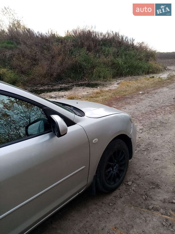 Седан Mazda 3 2007 в Буске