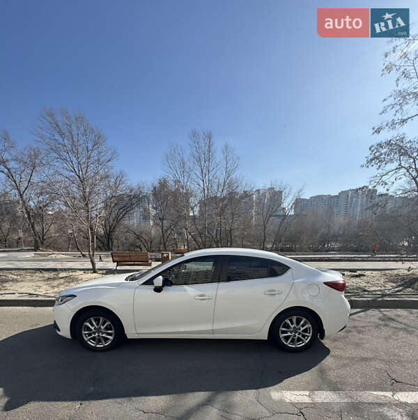 Седан Mazda 3 2015 в Киеве