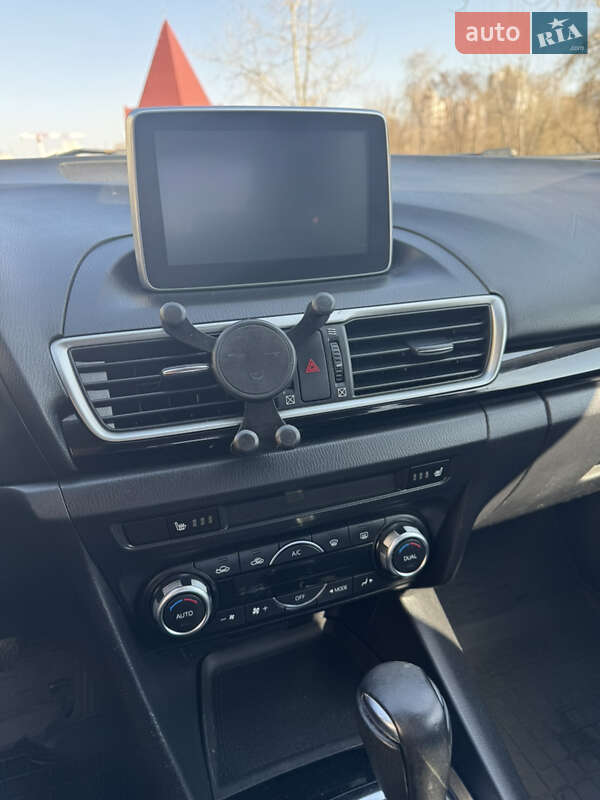 Седан Mazda 3 2015 в Киеве