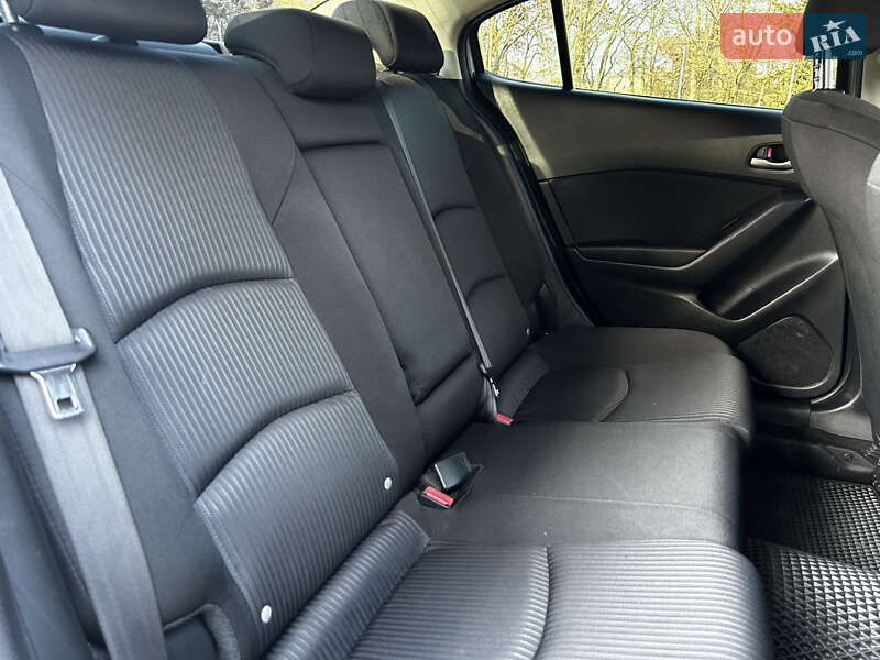 Седан Mazda 3 2016 в Миколаєві