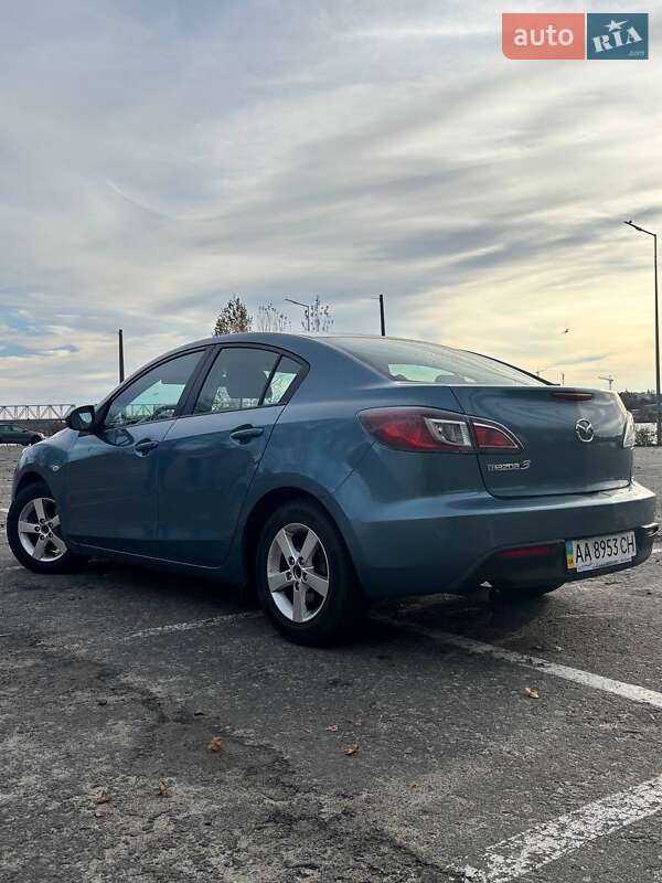 Седан Mazda 3 2010 в Киеве фото 3 Седан Mazda 3 2010 в Киеве