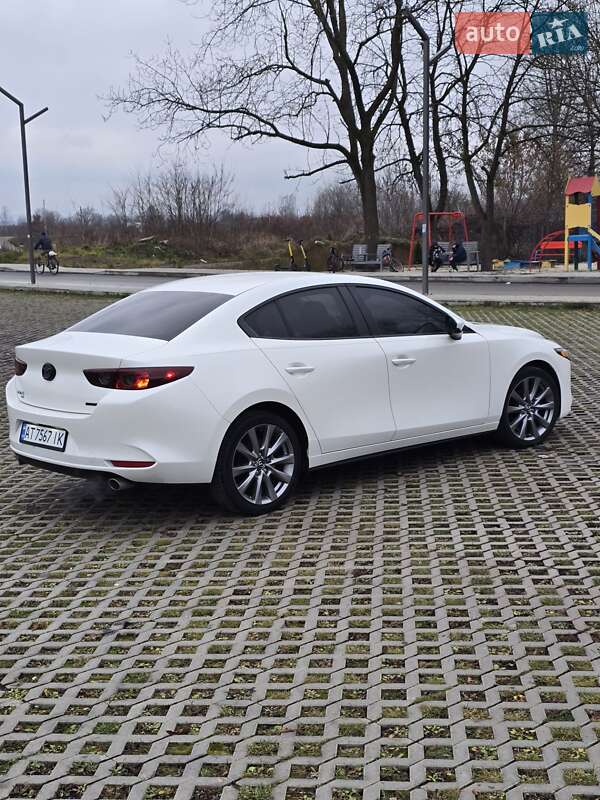 Седан Mazda 3 2021 в Коломые