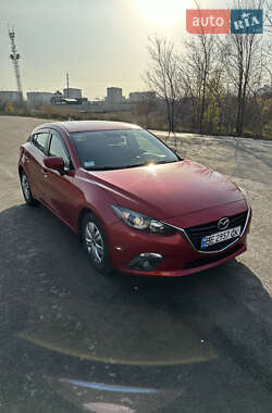 Хэтчбек Mazda 3 2015 в Южноукраинске