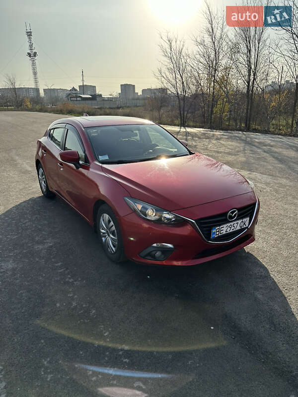 Хэтчбек Mazda 3 2015 в Южноукраинске