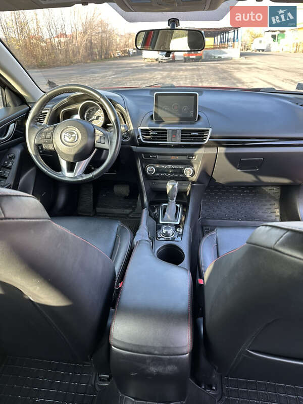 Хэтчбек Mazda 3 2015 в Южноукраинске