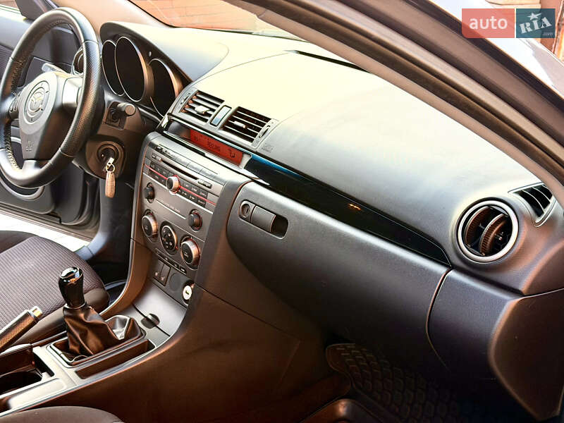 Седан Mazda 3 2007 в Днепре